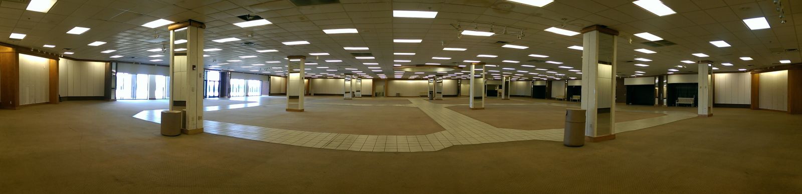 Expo Hall at Midway Mall 29.000 Sq Ft